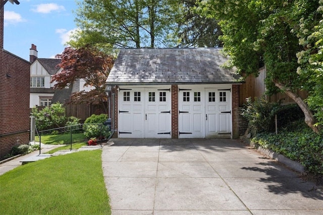 view of outdoor structure with an outbuilding