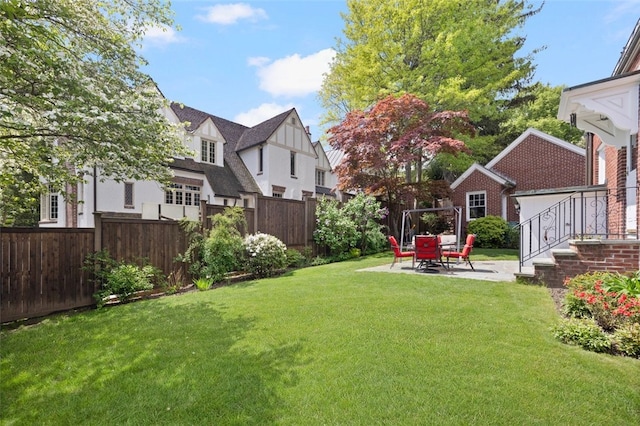 view of yard with a patio and a residential view