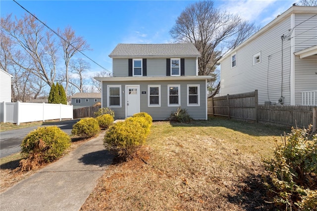 view of front of house featuring a front lawn and fence