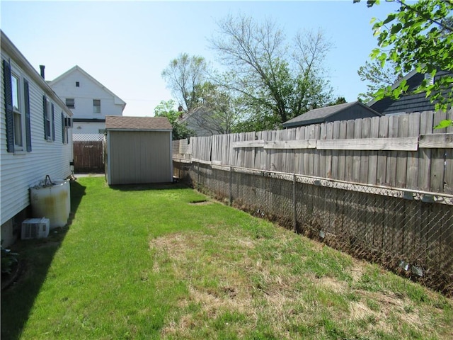 23 Pengrove St, Cranston, RI 02920 - view of yard