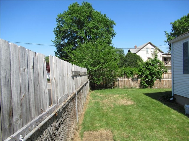 23 Pengrove St, Cranston, RI 02920 - view of yard