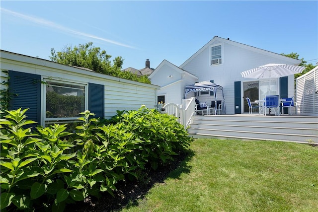 back of house featuring a yard