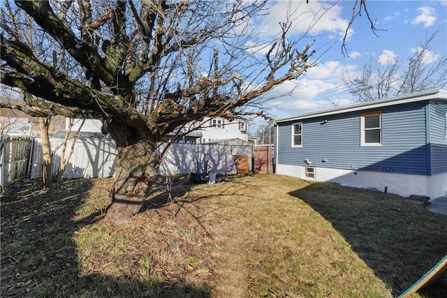 view of yard featuring a fenced backyard