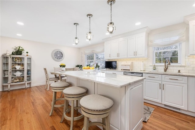 39 Greenbriar Rd, West Warwick, RI 02893 - kitchen featuring visible vents, a breakfast bar, a center island, recessed lighting, and a sink