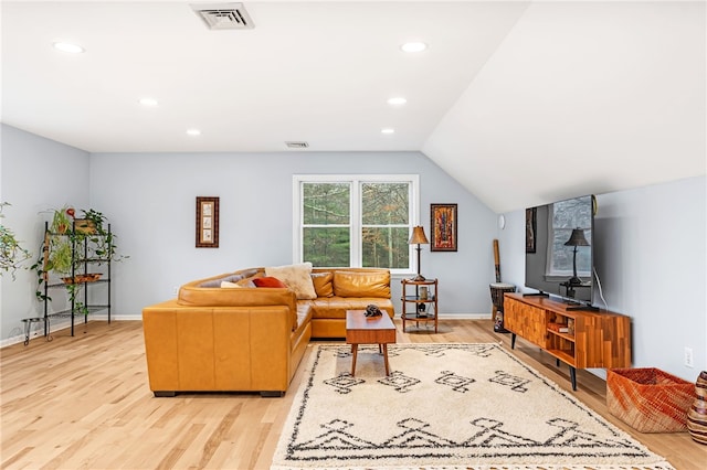 living room featuring light wood-style floors, baseboards, recessed lighting, and visible vents