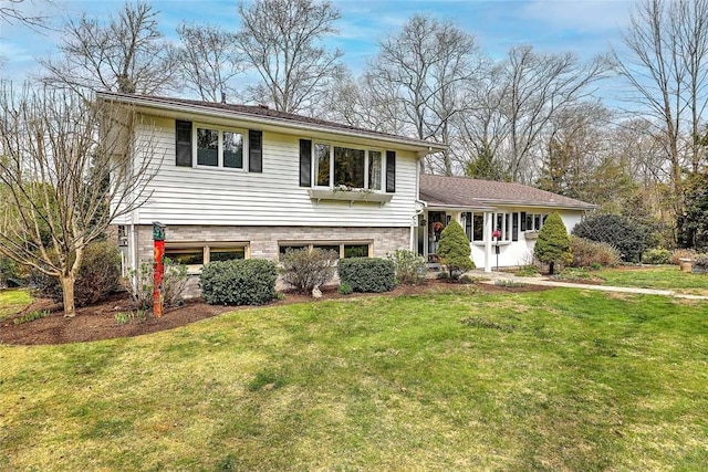 tri-level home featuring a front yard