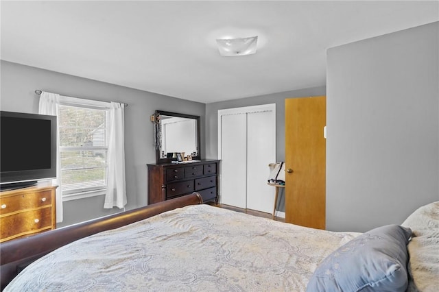 bedroom featuring a closet