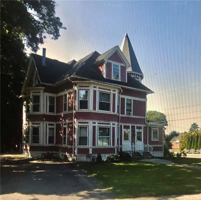 428 Blackstone St, Woonsocket, RI 02895 - view of victorian home