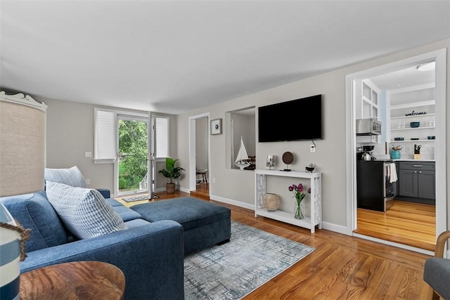 living area with light wood-style floors and baseboards