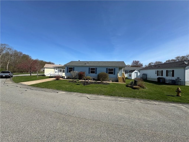 11 Cardinal Ct, Tiverton, RI 02878 - view of front facade with driveway and a front yard