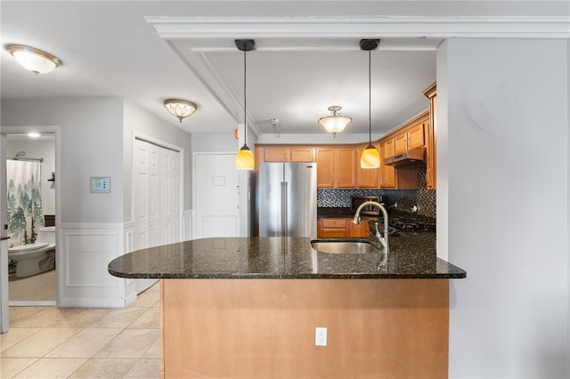 752 Quaker Ln Unit B108, Warwick, RI 02818 - kitchen featuring backsplash, high end refrigerator, a sink, a peninsula, and dark stone counters