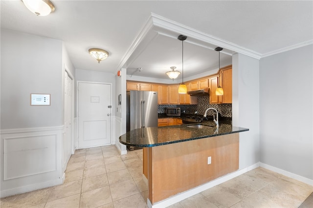 752 Quaker Ln Unit B108, Warwick, RI 02818 - kitchen featuring a peninsula, dark stone counters, a sink, backsplash, and stainless steel appliances
