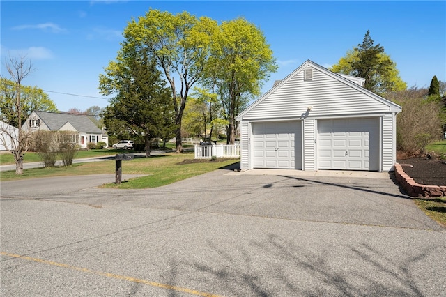view of detached garage