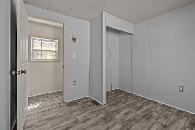 unfurnished room featuring wood finished floors