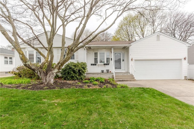 view of front facade featuring an attached garage, driveway, and a front lawn