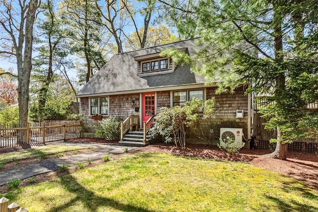 view of front of home featuring roof with shingles, fence, ac unit, and a front lawn
