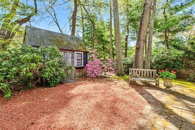 view of yard with an outdoor structure and a shed