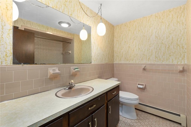 49 Magnolia Ln, Coventry, RI 02816 - full bath featuring vanity, toilet, baseboard heating, wallpapered walls, and a wainscoted wall