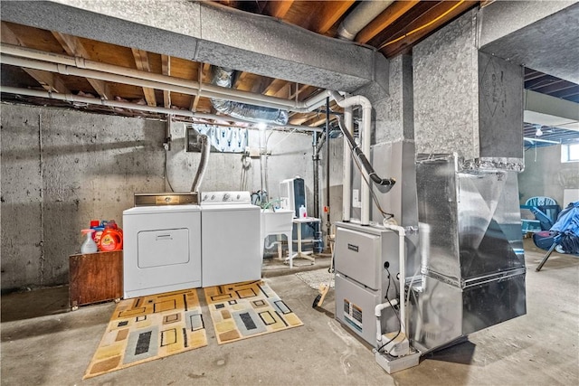 below grade area featuring washing machine and clothes dryer