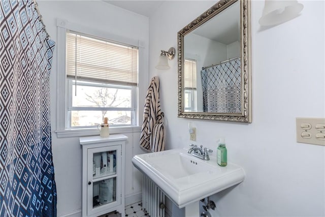bathroom featuring a sink