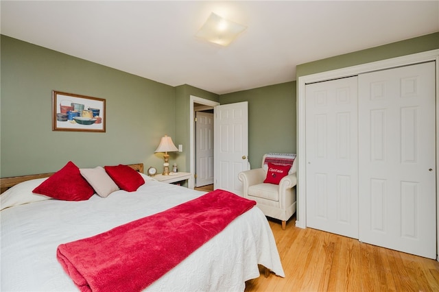 bedroom with light wood-style flooring and a closet