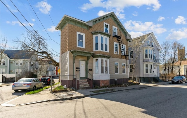 italianate-style house featuring a residential view
