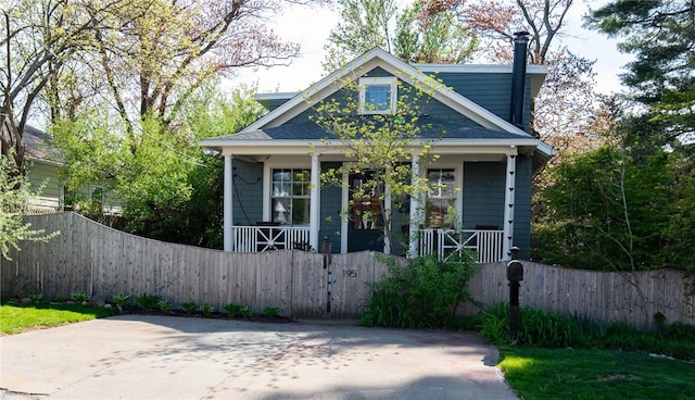 view of front facade featuring a fenced front yard and covered porch