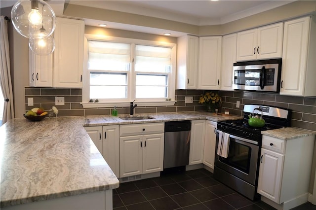 kitchen featuring a sink, appliances with stainless steel finishes, tasteful backsplash, and white cabinetry
