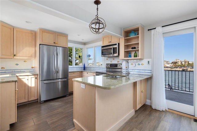 kitchen with a peninsula, stainless steel appliances, dark wood-type flooring, light brown cabinetry, and decorative backsplash