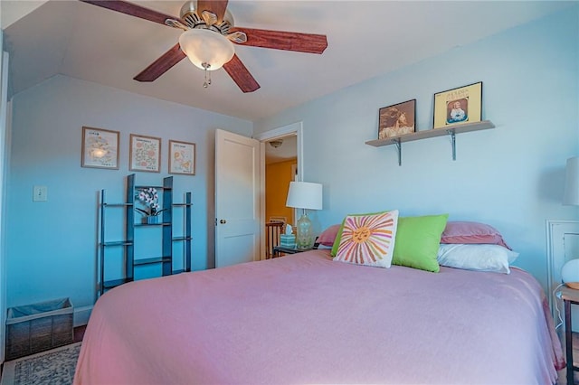 bedroom with ceiling fan