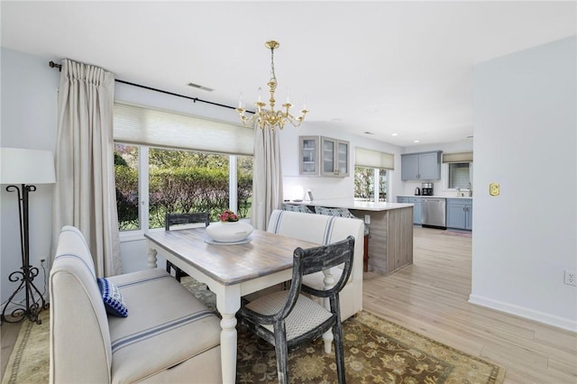 dining area with visible vents, an inviting chandelier, baseboards, recessed lighting, and light wood-style flooring