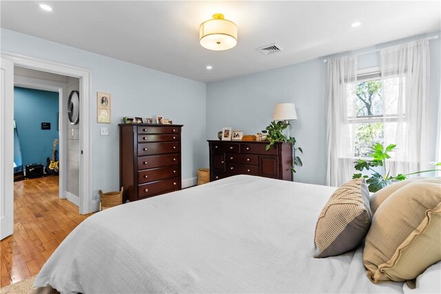 386 Stone Church Rd, Tiverton, RI 02878 - bedroom with light wood finished floors, recessed lighting, and baseboards