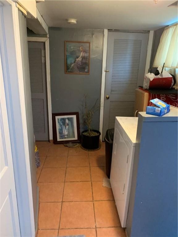 31 Ponagansett Ave, Providence, RI 02909 - laundry room featuring light tile patterned floors