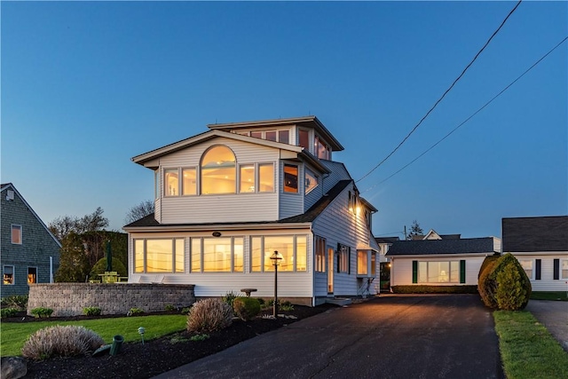 view of front of house featuring driveway