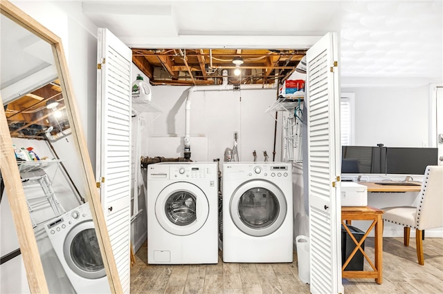 laundry room with laundry area, independent washer and dryer, and wood finished floors