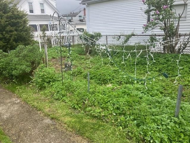 view of yard featuring fence