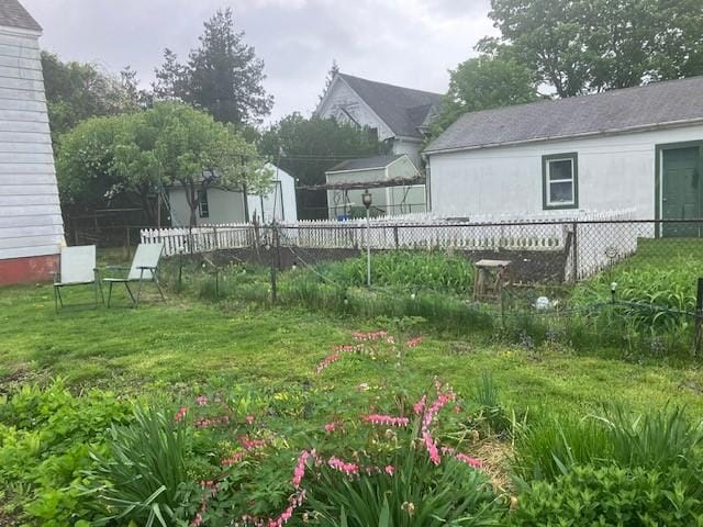 view of yard featuring fence
