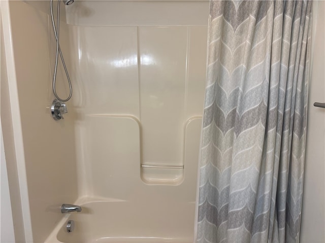 full bathroom featuring shower / bath combo with shower curtain