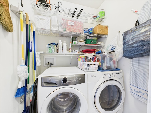 6 Yarmouth Cir S, Kingstown, RI 02879 - laundry area with laundry area and washer and clothes dryer