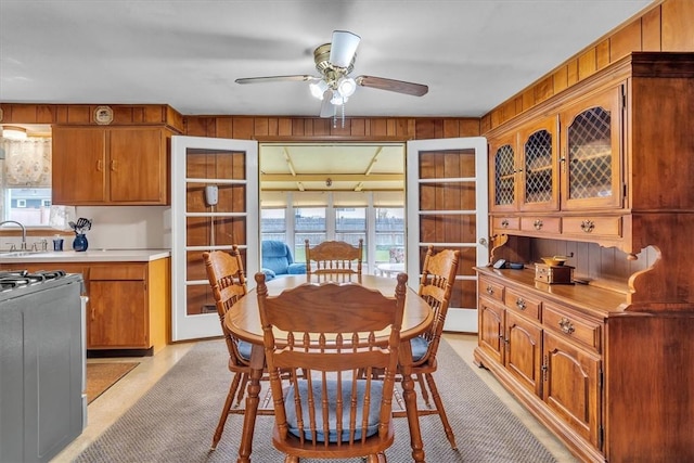 dining room featuring ceiling fan