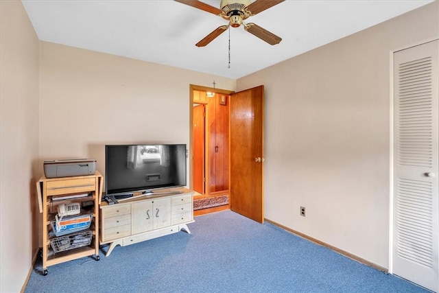 carpeted bedroom featuring baseboards and a ceiling fan