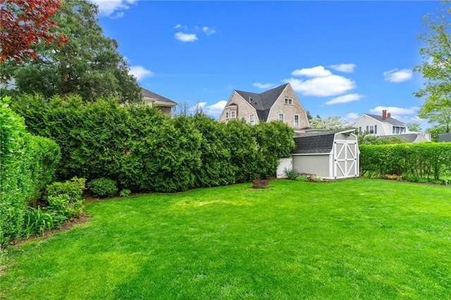 view of yard with a shed and an outdoor structure