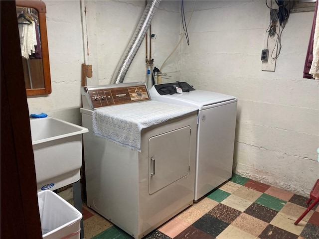 30 Charles St, Cranston, RI 02920 - laundry area featuring washer and dryer and light flooring