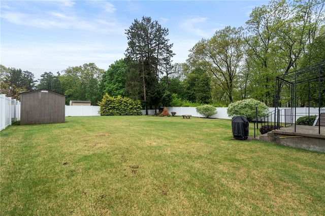 view of yard with a storage shed and an outdoor structure