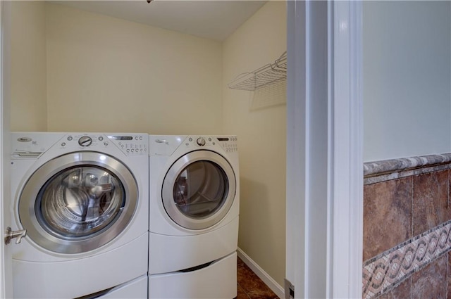 34 Ledgefield Rd, Scituate, RI 02857 - laundry room featuring washer and clothes dryer and baseboards