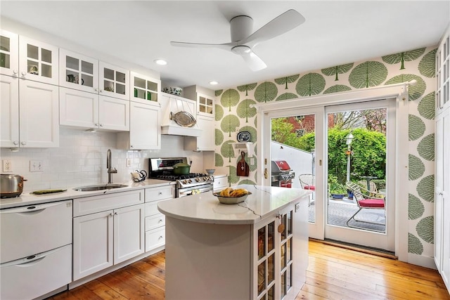 15 Cross St, Newport, RI 02840 - kitchen featuring a sink, gas stove, dishwasher, light wood-style floors, and ceiling fan