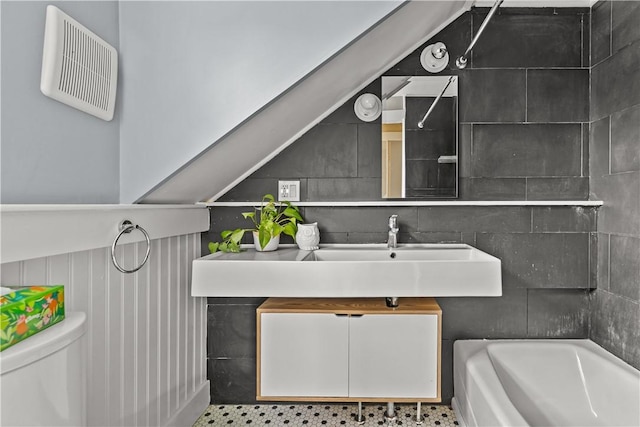 bathroom with a sink, toilet, and a tub