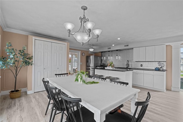 dining space with plenty of natural light, a chandelier, light wood-type flooring, baseboards, and recessed lighting