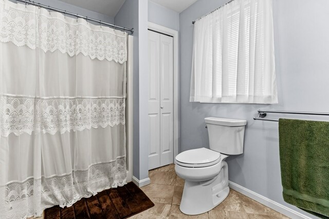 1740 Bulgarmarsh Rd, Tiverton, RI 02878 - bathroom featuring baseboards, toilet, and a shower with curtain