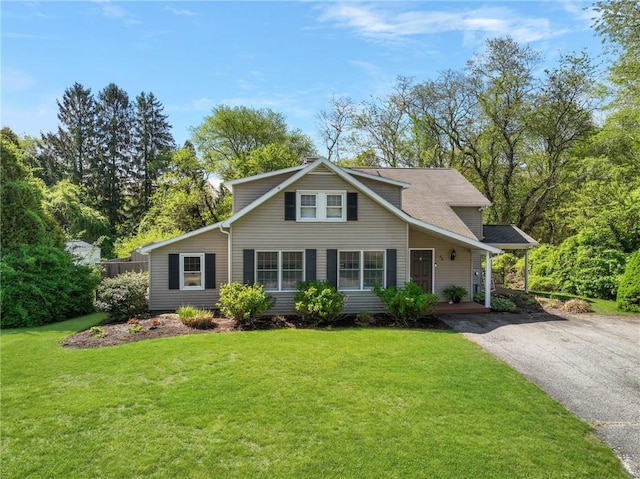 traditional-style home featuring driveway and a front yard